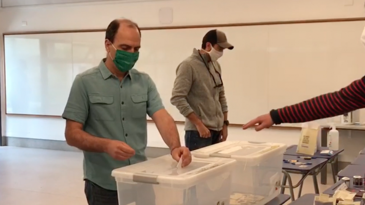 251020-13 MONCKEBERG VOTO 02