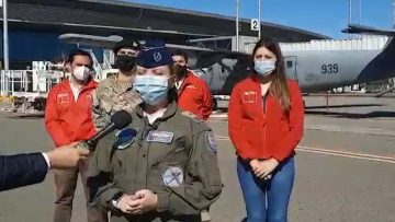 210221-02 FFAA APOYA BUSQUEDA DE TOMÁS EN LEBU (Capitán de Bandada (A) Nicol Salas, comandante de la aeronave  DHC-6 Twin Otter del Servicio Aerofotogramétrico (SAF) de la Fuerza Aérea de Chile) (1)