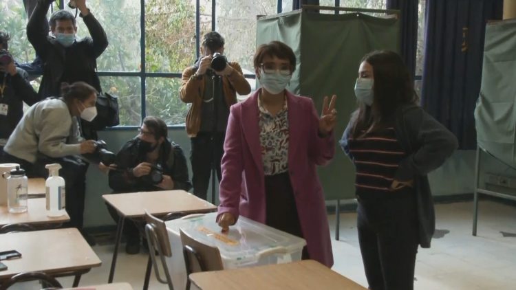 130621-11 VOTACIÓN KARINA OLIVA 05