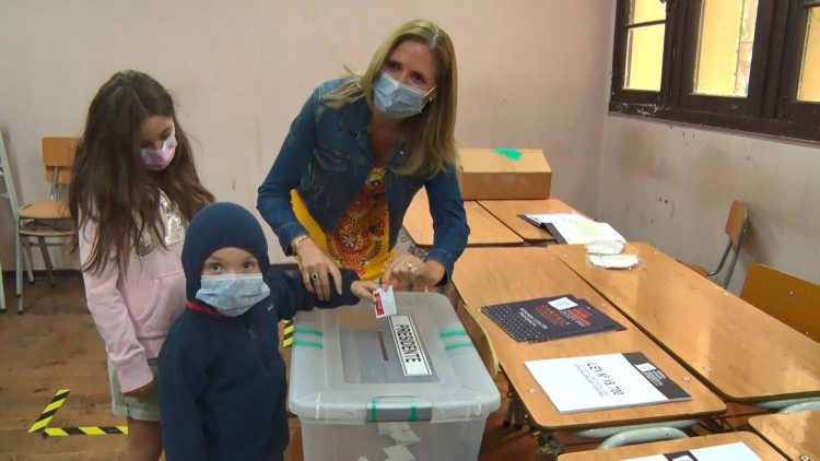 VOTACIÓN MACARENA SANTELICES