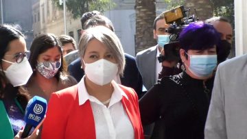 180422-08 MINISTRA DEL TRABAJO ASISTE A VELORIO DE MIREYA BELTRA 06