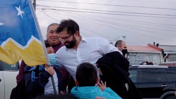 050522-12 PRESIDENTE GABRIEL BORIC LLEGA A REUNION CON VECINOS 02