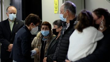 250922-01 MINISTRA TOHÁ VISITA A CARABINERO HERIDO 09