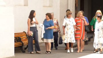 040123-06 IRINA KARAMANOS SE REUNE CON EX PRIMERAS DAMAS 02