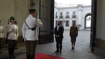 060223-01 LLEGADA PRESIDENTE BORIC A LA MONEDA 02