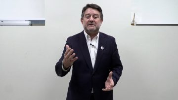 03052305 GOBERNADOR ORREGO RESPONDE A EMPLAZAMIENTO DE ALCADESA MATTHEI 02