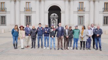 240923DEP01 MINISTRO DEL DEPORTE RECIBE A PILOTOS DE RALLY EN LA MONEDA 02