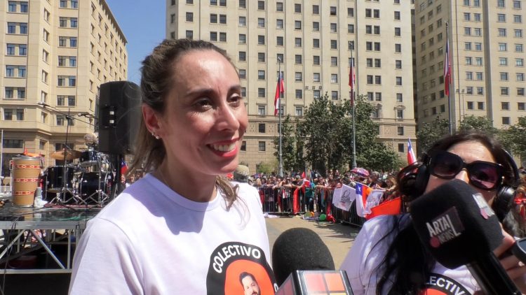 30092313 DECLARACIONES DE LA ORGANIZADORA DE LA CONCENTRACIÓN A FAVOR DEL GOBIERNO DEL PRESIDENTE BORIC 06