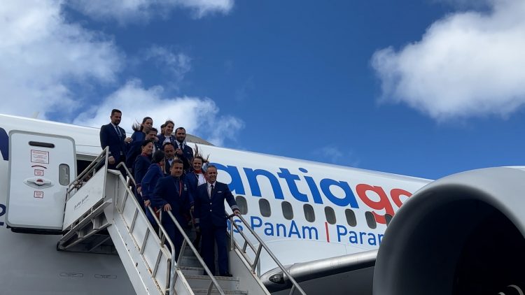 011023DEP02 MINISTRO DEL DEPORTE LLEGÓ CON LA LLAMA PANAMERICANA A ISLA DE PASCUA 02
