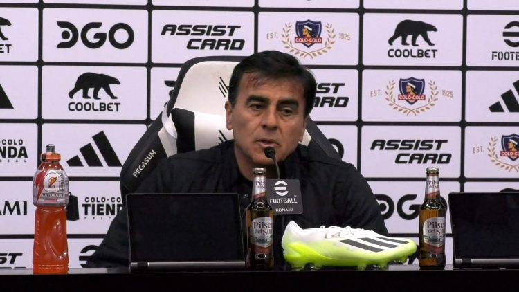 011023DEP03 CONFERENCIA DE PRENSA POST PARTIDO DEL DIRECTOR TÉCNICO DE COLO-COLO, GUSTAVO QUINTEROS 02
