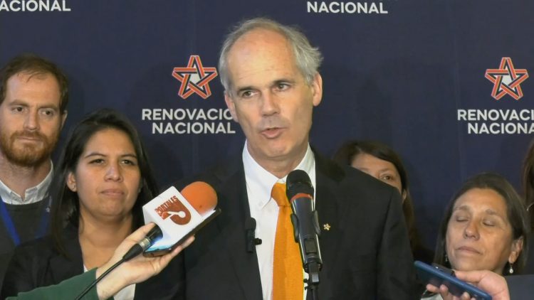 07102303 DECLARACIONES DE LA NUEVA MESA DIRECTIVA DE RENOVACIÓN NACIONAL 03