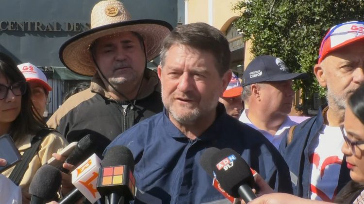 14102302 GOBERNADOR DE SANTIAGO PARTICIPÓ DE LA PINTATÓN MANOS A LA BROCHA 02