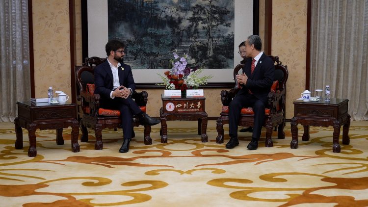 141023CHN02 IMÁGENES DE APOYO DE LA PARTICIPACIÓN DEL PRESIDENTE GABRIEL BORIC EN LA UNIVERSIDAD DE SICHUAN 02