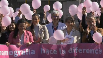 19102302 MINISTRAS CONMEMORAN EL DIA MUNDIAL CONTRA EL CÁNCER DE MAMAS 18