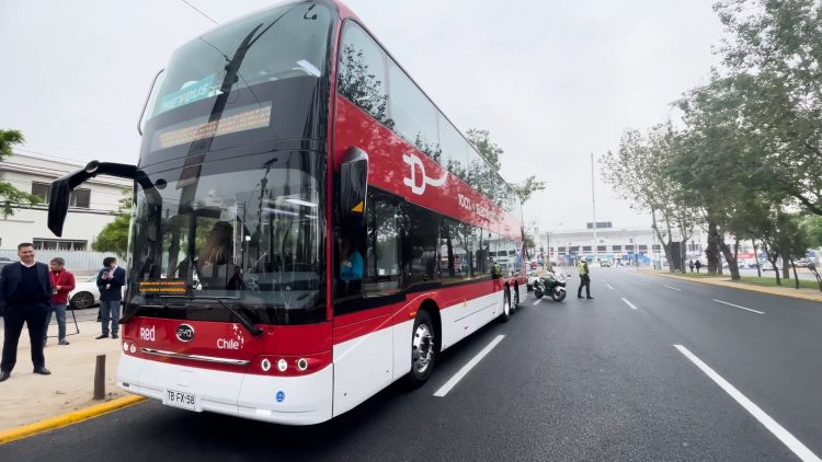 21102308 BUSES ELÉCTRICOS DE 2 PISOS DEBUTAN ESTE LUNES EN SANTIAGO 2023 02