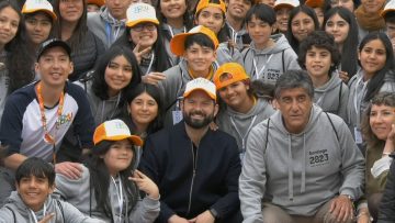 281023PAN06 SALIDA DEL PRESIDENTE BORIC TRAS PRESENCIAR PARTIDO DE BÁSQUETBOL 04