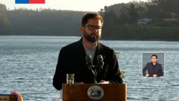 30102311 PRESIDENTE BORIC RECONOCE A DEPORTISTAS DE TEAM CHILE 02