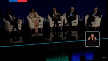 02112305 PRESIDENTE PARTICIPA EN FORO DE INVERSIÓN RESPONSABLE EN CUMBRE APEP 15