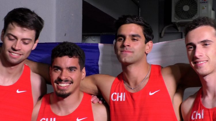 041123PAN17 DECLARACIONES ATLETAS 4×400 MASCULINO 01
