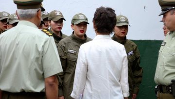 08022403 MINISTRA TOHÁ SE REÚNE CON CARABINEROS DESPLEGADOS EN LAS ZONAS AFECTADAS POR LOS INCENDIOS 02