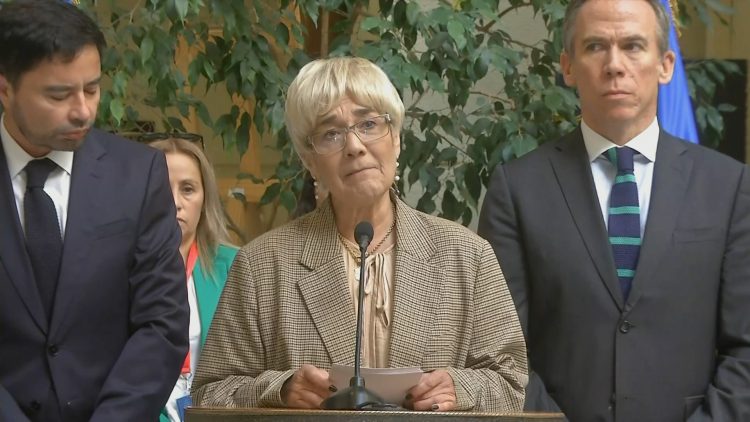 230424C13 PARLAMENTARIOS Y ALCALDE CARTER PRESENTAN PROYECTO DE AMNISTÍA A LAS FUERZAS DE ORDEN Y SEGURIDAD