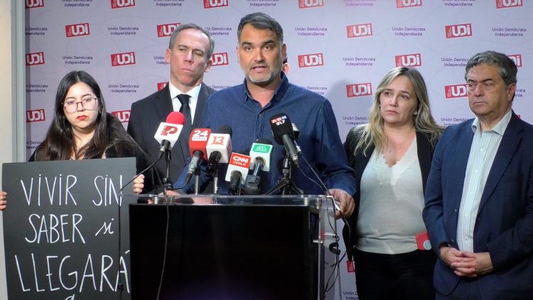 27042439 PUNTO DE PRENSA UDI 01