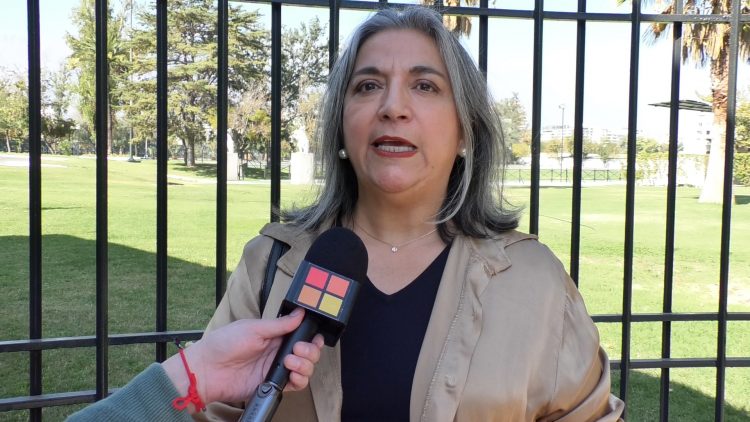 27042442 EX MINISTRA DE BACHELET DEJA CONDOLENCIAS EN LA ESCUELA DE CARABINEROS 01
