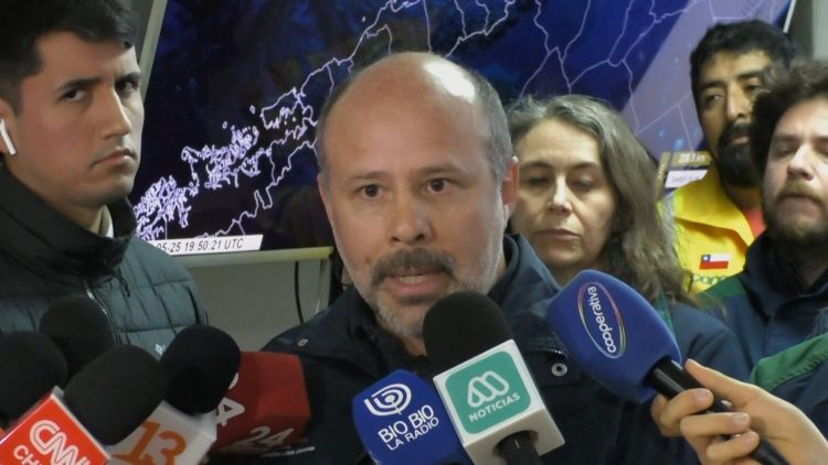 25052410 DIRECTOR DE CONAF SE REFIERE A LA DETENCIÓN DE BRIGADISTA POR MEGAINCENDIO 03