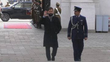 27052402 HONORES A PRESIDENTE BORIC EN LA MONEDA 10 (1)