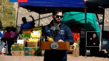 04062411 PRESIDENTE BORIC EN CENTRO LOGÍSTICO AGROPECUARIO 01