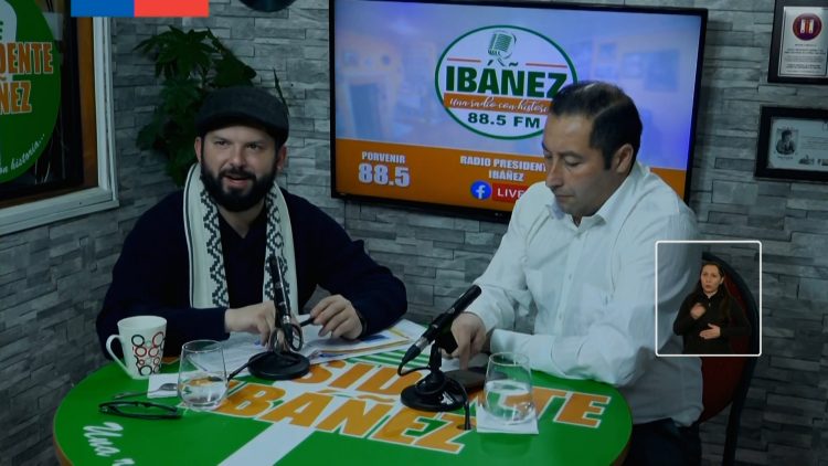 27062402 PRESIDENTE BORIC SOSTIENE ENTREVISTA CON RADIO PRESIDENTE IBAÑEZ 03