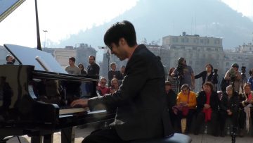 28062415 PRESENTACIÓN PIANISTA EN PLAZA BAQUEDANO 2