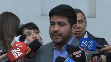 19072421 DIPUTADO DANIEL MELO TRAS REUNIÓN EN LA MONEDA 01