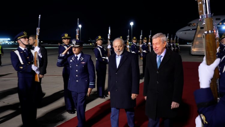 04082407 LLEGADA PRESIDENTE DE BRASIL LULA DA SILVA 01