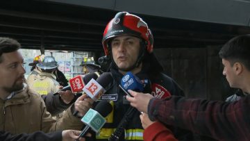 18082411 BOMBEROS Y CARABINEROS SE REFIEREN A INCENDIO EN SECTOR ESCUELA MILITAR 05