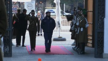 26082401 HONORES A PRESIDENTE BORIC EN LA MONEDA 07