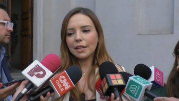 17102427 DECLARACIONES CAMILA FLORES EN LA MONEDA 01