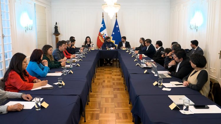 25102409 PRESIDENTE BORIC EN GABINETE REGIONAL 01