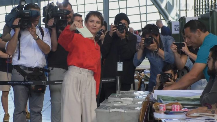 27102403 VOTACIÓN CAROLINA TOHÁ 02