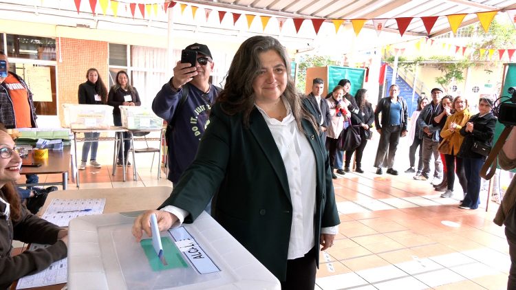 27102404 VOTACION CARLA MEYER 01