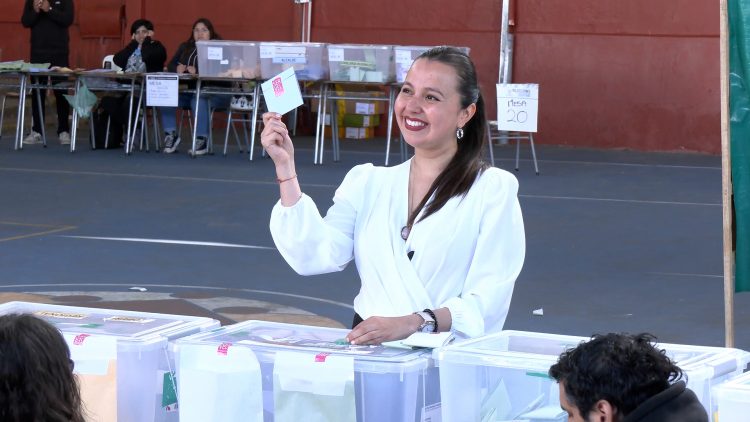 27102433 VOTACION CAMILA NIETO 01
