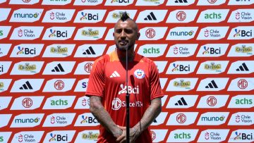 121124DEP01 PUNTO DE PRENSA ARTURO VIDAL 05