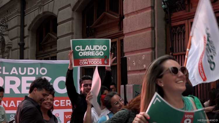24112446 APOYOS COMANDO CLAUDIO ORREGO 01