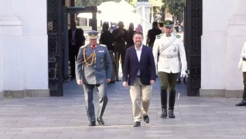 25112401 LLEGADA GOBERNADOR CLAUDIO ORREGO A LA MONEDA 01 (1)