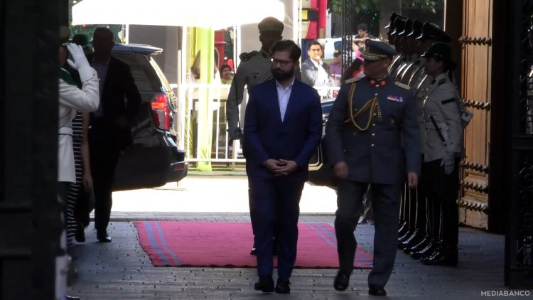 23122401 HONORES PRESIDENTE BORIC EN LA MONEDA 01