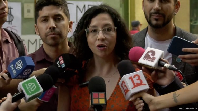 23122406 DIPUTADOS FA, PC Y PS OFICIAN AL MINISTERIO DE ECONOMÍA 01