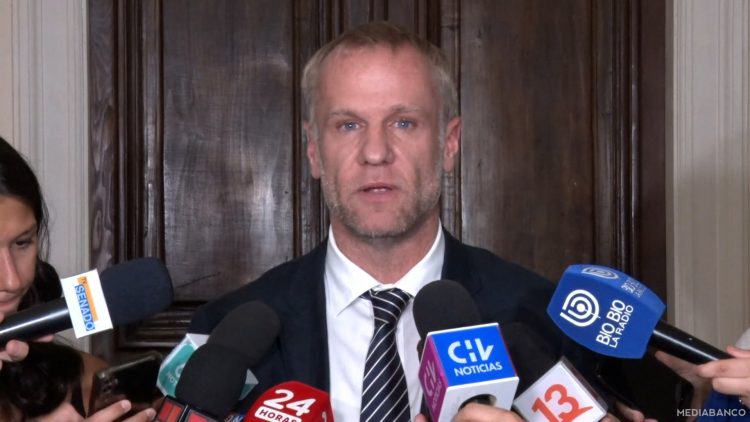 250125C10 DECLARACIONES SENADOR KAST TRAS COMISIÓN DE HACIENDA 01