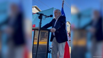 01032509 MINISTRO DE VIVIENDA EN REGIÓN DE LOS RÍOS 01