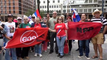 010325URU02 APOYO URUGUAYOS ESPERAN CAMBIO DE MANDO 10