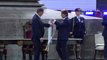 010325URU05 ENTREGA DE BANDA PRESIDENCIAL DE URUGUAY 4